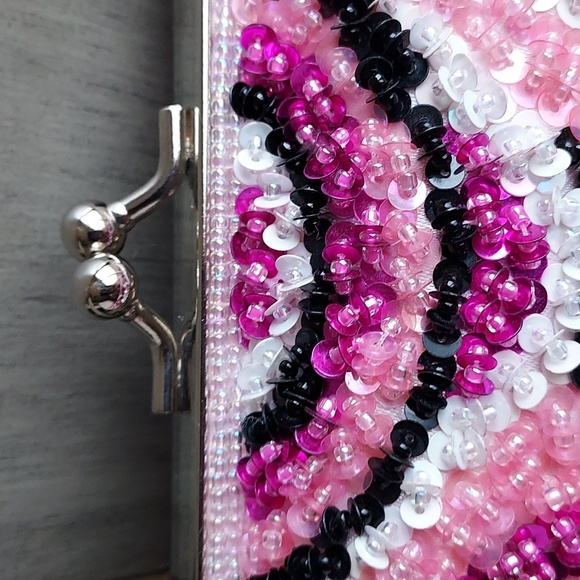 La Regale Sequined bag with long silvertone chain, EUC - Picture 4 of 16